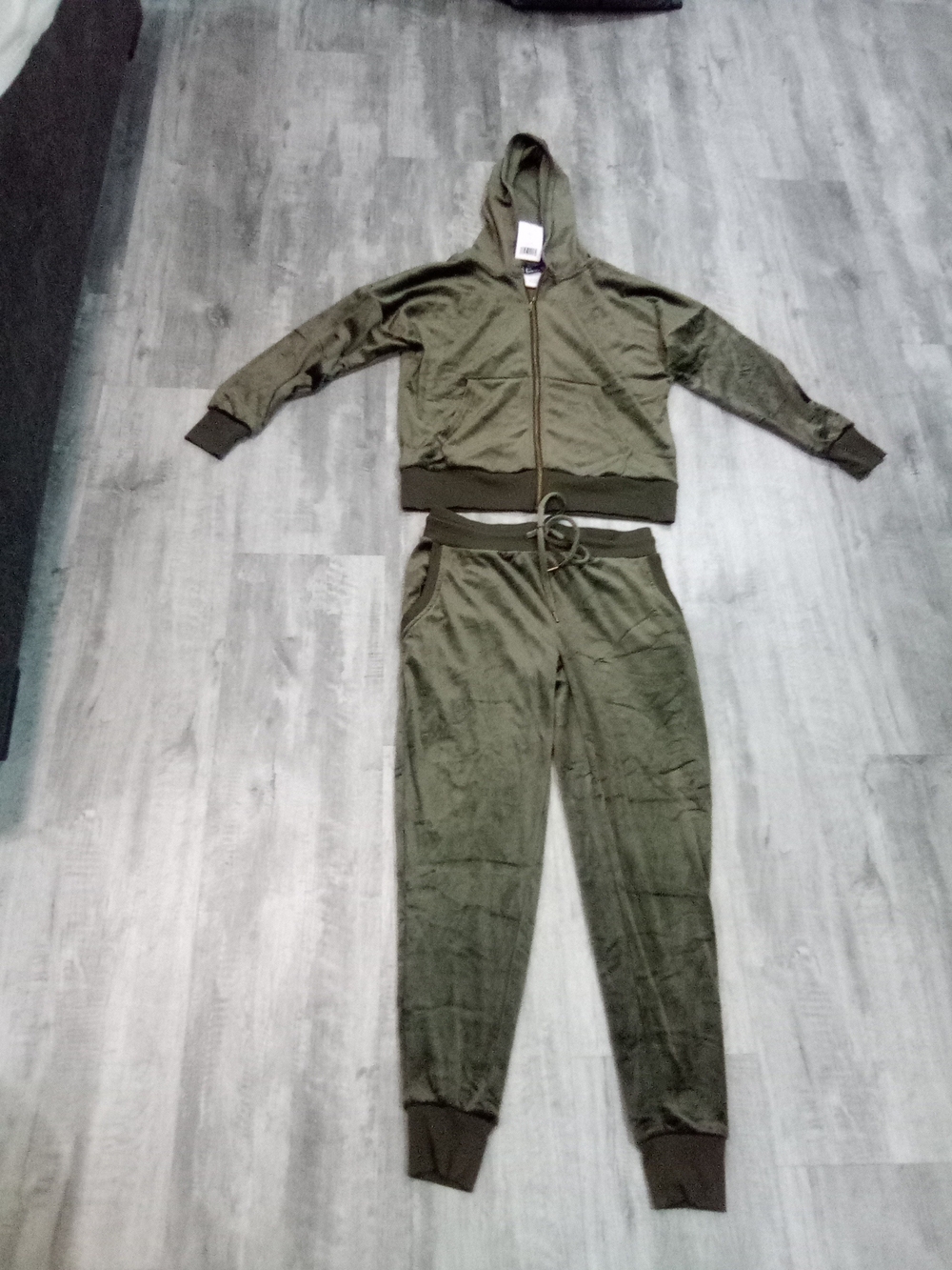 Felina Olive Green Hooded Zip Jacket & Drawstring Joggers Set